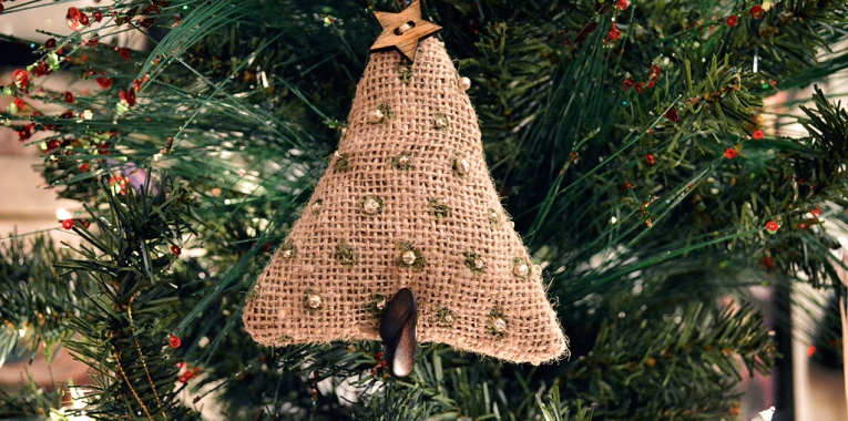 Burlap Christmas Tree Ornament by Catfight Craft